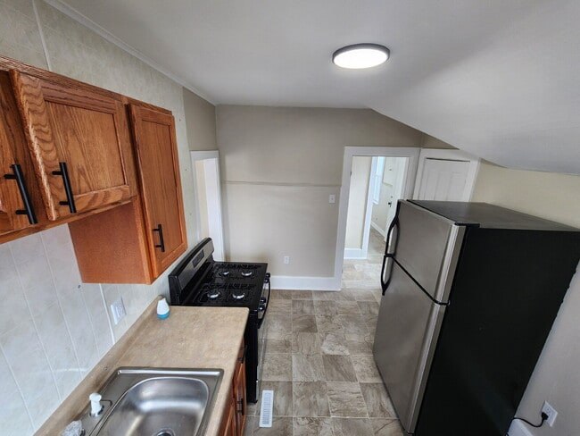 Photo - Move In Ready with ALL Utilities Included Unidad 3