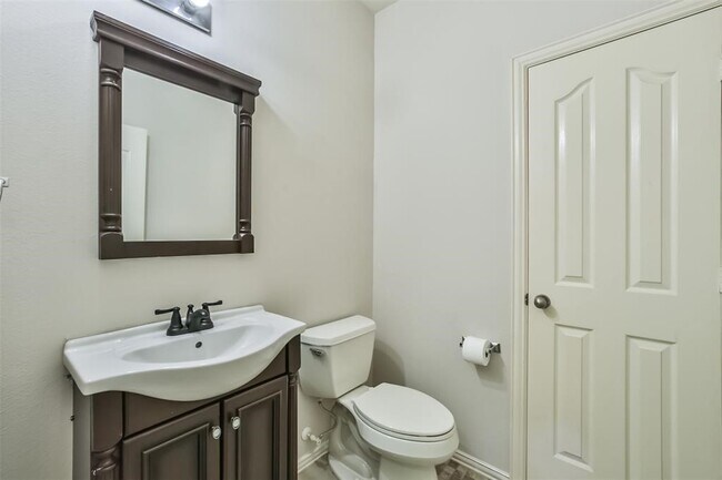 Photo - 911 Merlin Roost Ct