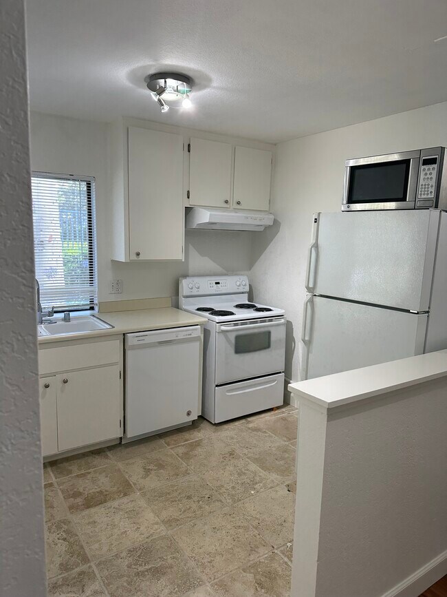 Kitchen - 26701 Quail Crk Unit 257