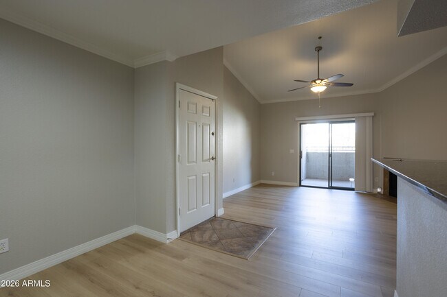 Photo - 2025 E Campbell Ave Unidad 354