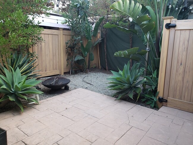 director ejecutivo 30 - 503 Bay St Unidad B