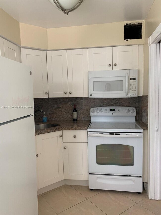 Photo - 1100 Atlantic Shores Blvd Unidad 412