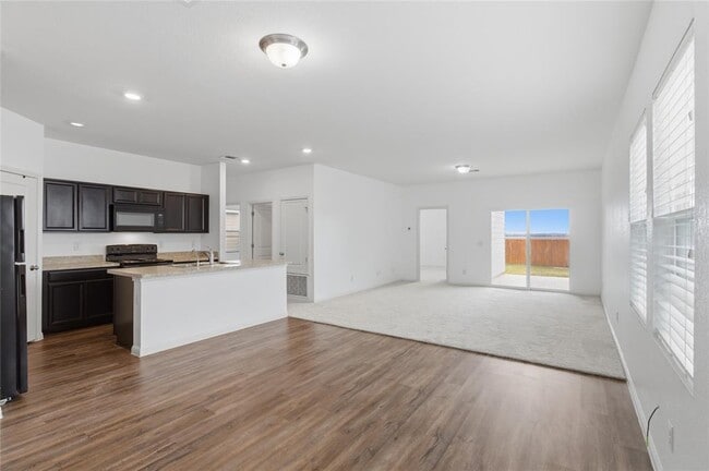 Photo - 211 Shiro Dr