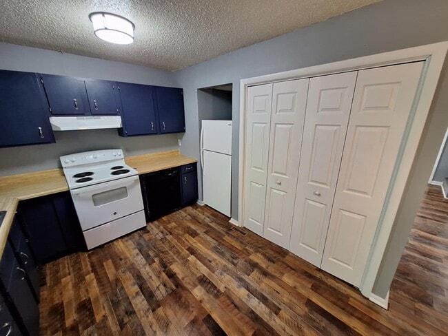 Photo - 323 Emerald Dr