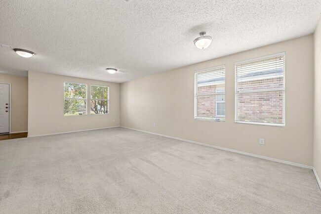 Photo - Spacious 3 Bedroom Home in Poynter Crossing