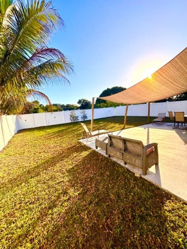 Photo - 6934 Mitchell St