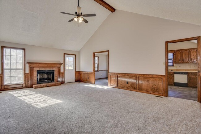 Photo - 670 Wellington Dr