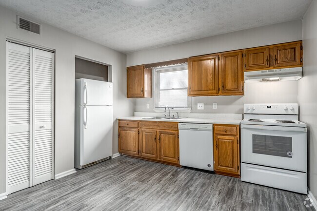 2BR, 1BA - 825SF Traditional