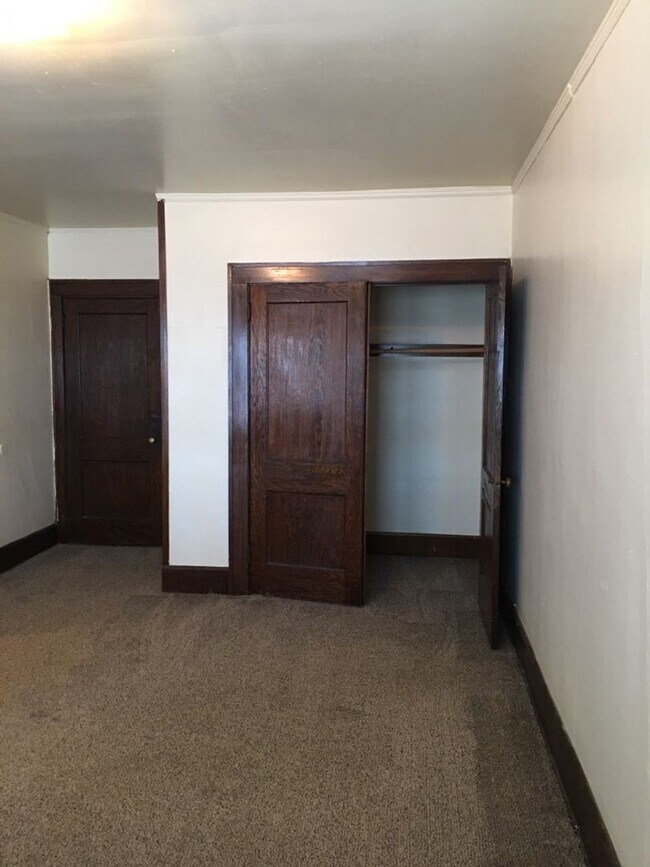 Ingersoll Park Studios Apartments For Rent in Des Moines, IA