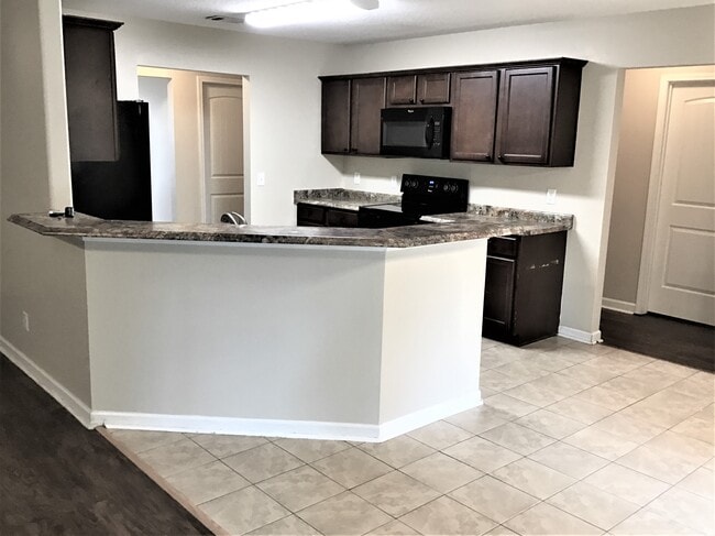 Photo - 108 Crooked Oaks Dr