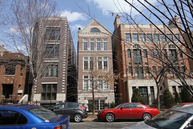 Building Photo - 844 W Buckingham Pl Unit J08P Rental