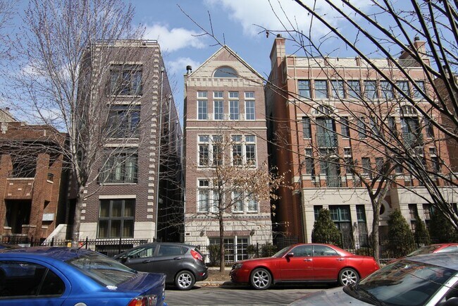 Photo - 844 W Buckingham Pl Apartments Unit J08P