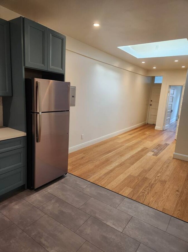 Building Photo - 166 Langton St Unit 164 A