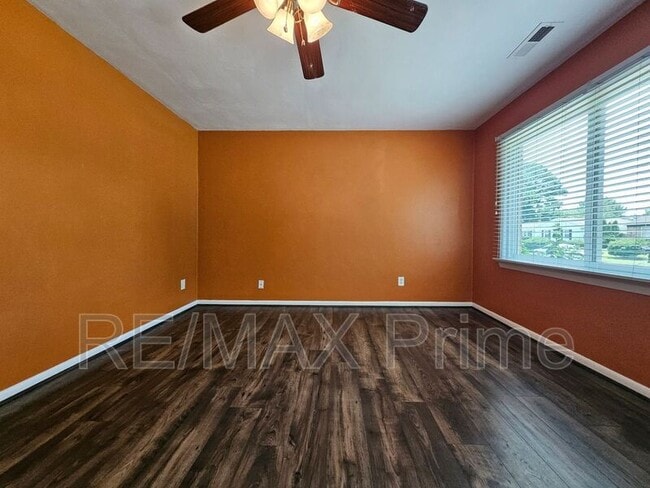 Photo - 3413 Newport Dr