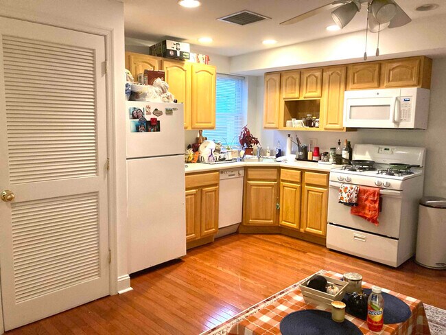 Photo - 1617 N Sydenham St Unit 3R