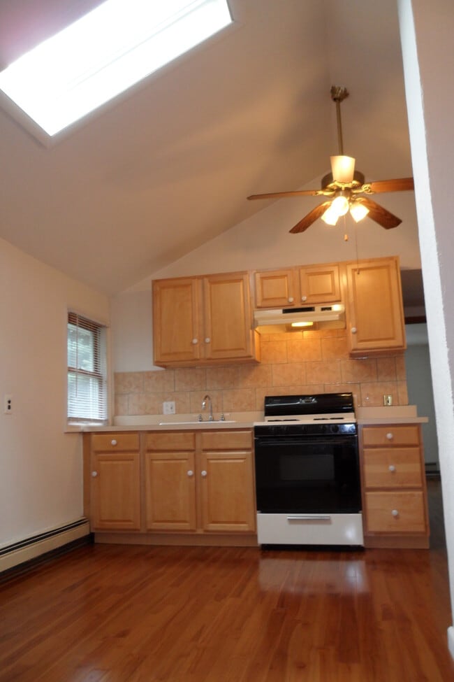 Kitchen - 61 Hillcrest Blvd