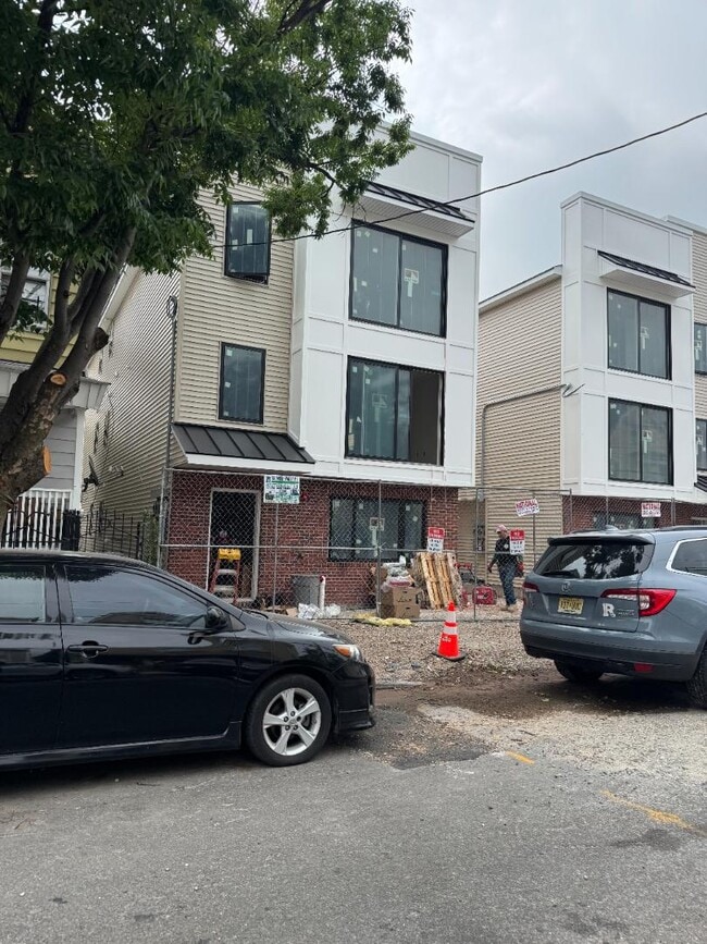 Photo - 225 4th St