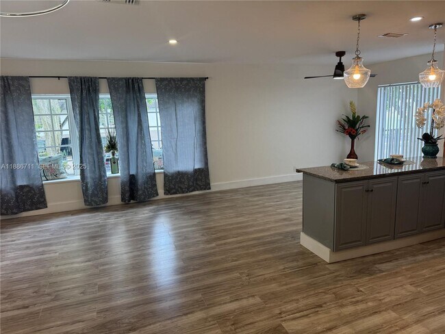 Photo - 5209 NW 18th St Unit 3E