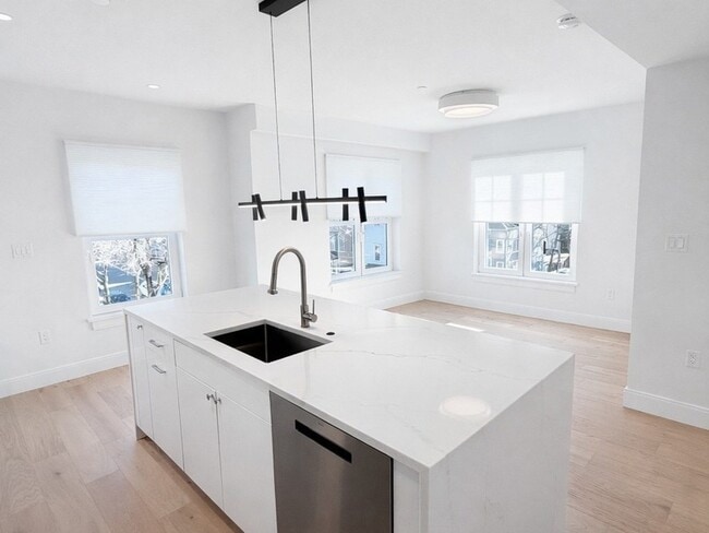 Building Photo - 65 L St Unit 203