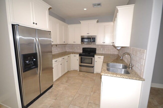 Photo - 417 Chavanne St