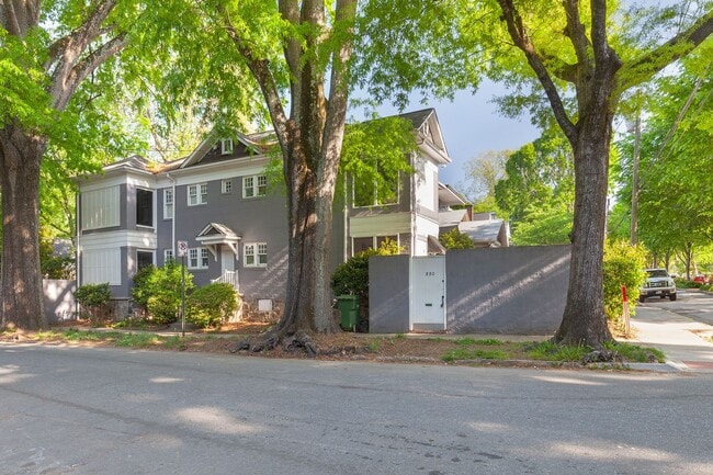 Spacious 1/1 Condo w/ Enclosed Patio & Off... - Spacious 1/1 Condo w/ Enclosed Patio & Off...