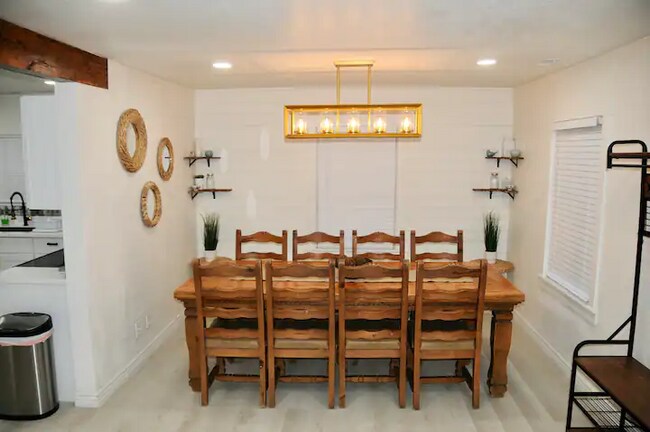 153 Sunset Ave S