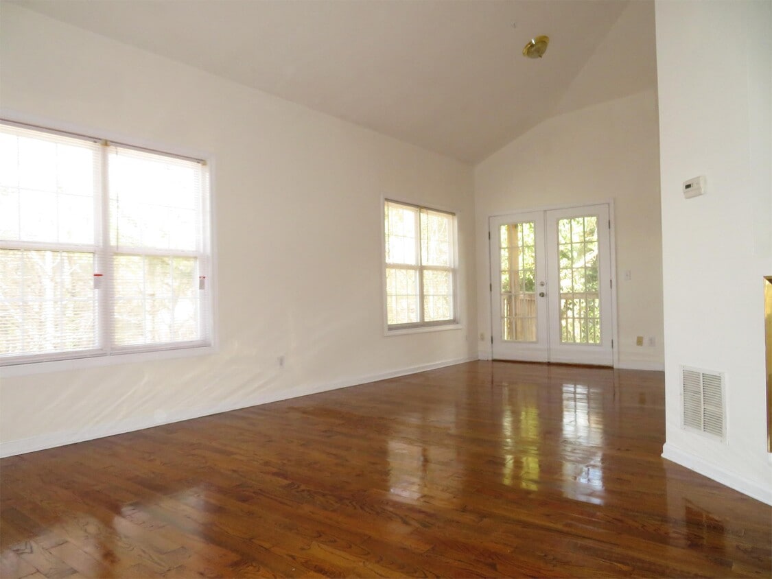 Photo - 8842 Fairview Bluff (Johns Creek, GA)