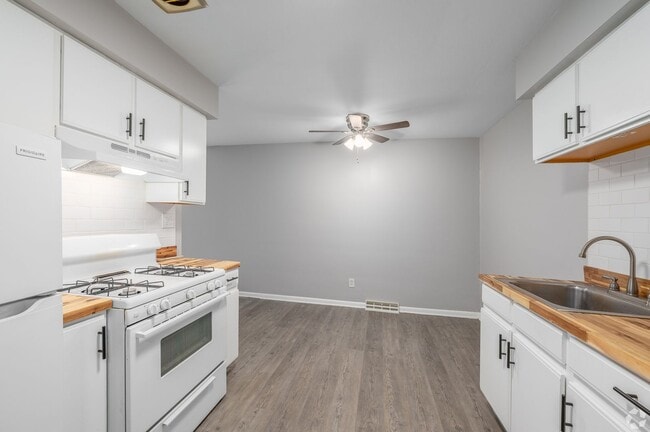 Photo - Shady Cove Apartments