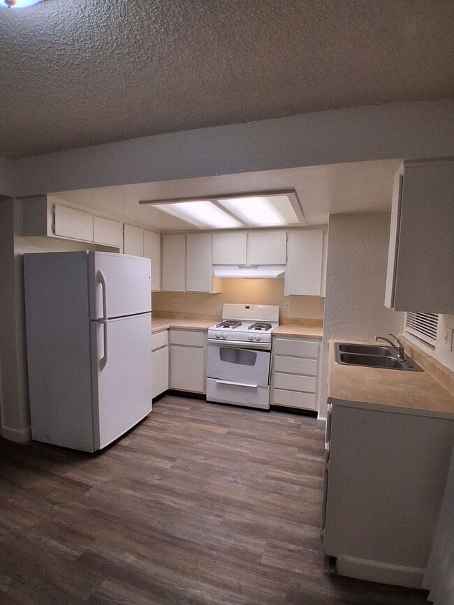 Building Photo - 4841 E Lane Ave Unit 104