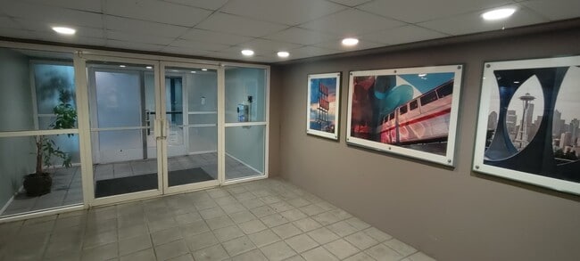 Building Photo - 530 Melrose Ave E Unit Apt 403