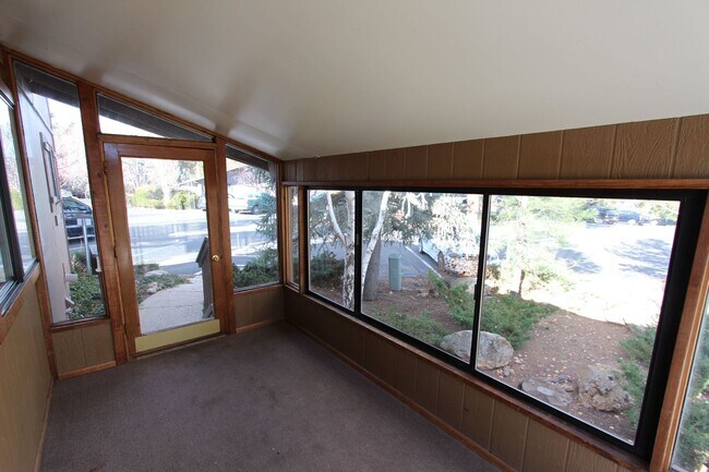 Photo - Eastside Country Club 3-Bed Townhome with Vaulted Ceilings