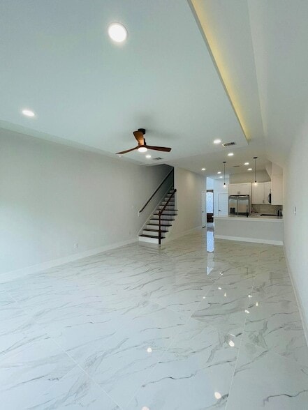 Photo - 7931 Fowlie St