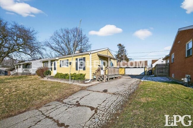 Photo - 1525 Akron St