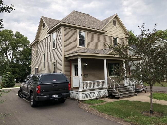Great 4 Bed 3 Bath! Available June 1st 2025 - Great 4 Bed 3 Bath! Available June 1st 2025 Apartamento