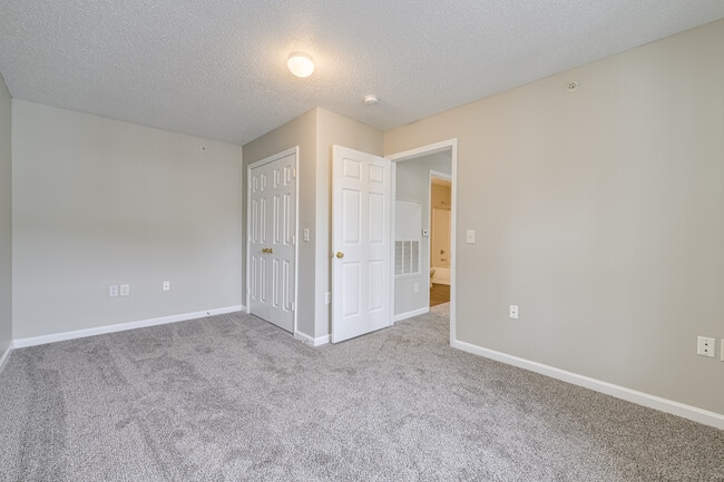 1x1 Bedroom - The Oaks at Brier Creek