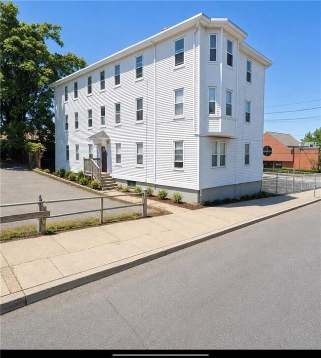 Building Photo - 51 Brayton Ave Unit 4