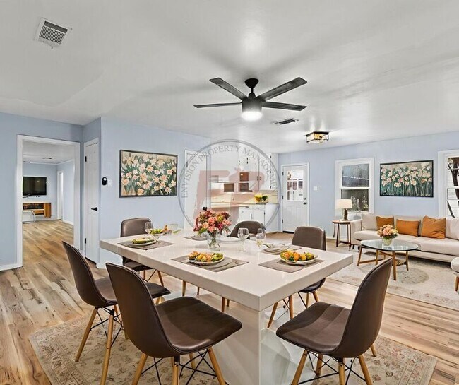 Photo - 828 N 43rd St