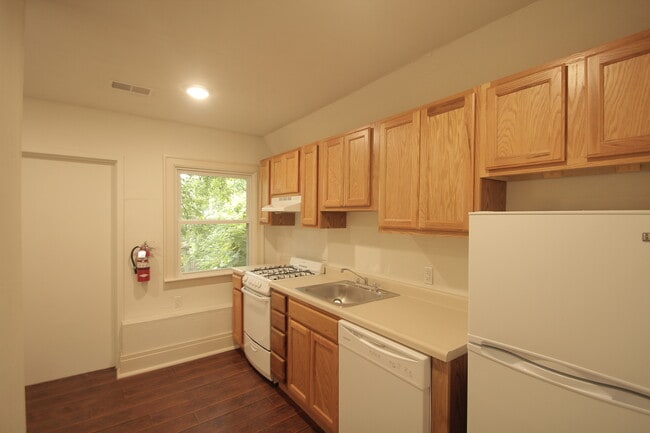 Photo - 419 Peebles St