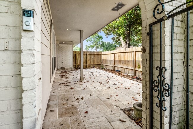 Photo - 2227 Parana Dr