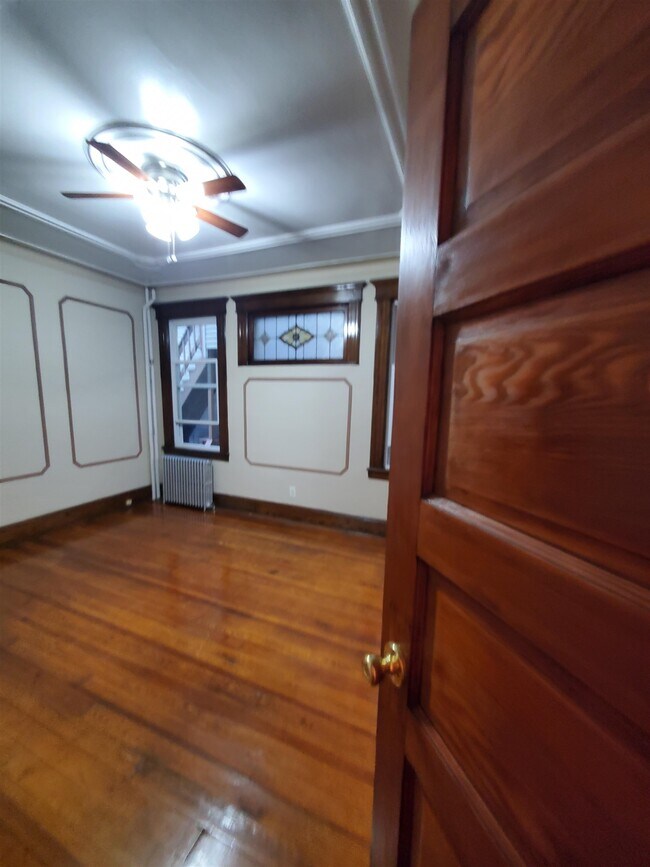 Photo - 387 Ave E