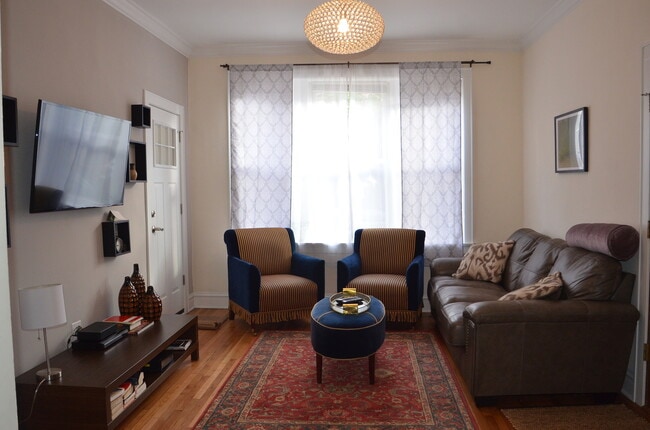 Photo - Lovely 2 bedroom in the heart of Ukrainian Village Unidad 2152 - 1