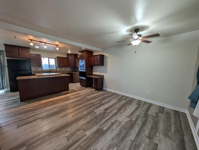 Photo - 1167 Westview Dr