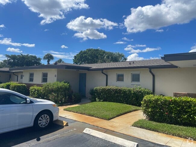 Building Photo - 2931 Ashley Dr W Unit E Rental