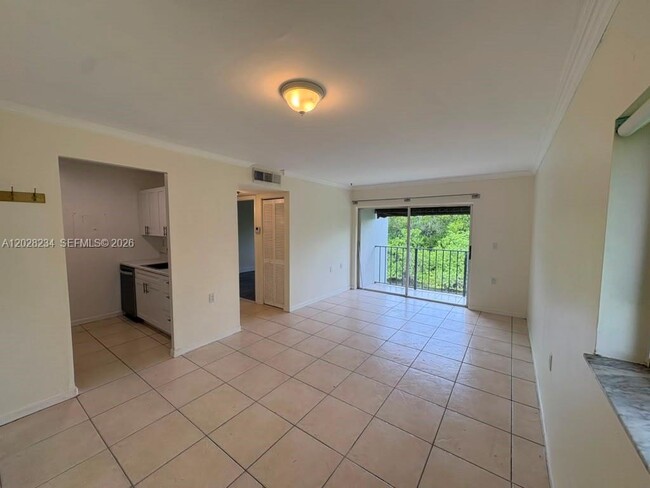 Building Photo - 1141 Lake Victoria Dr Unit F