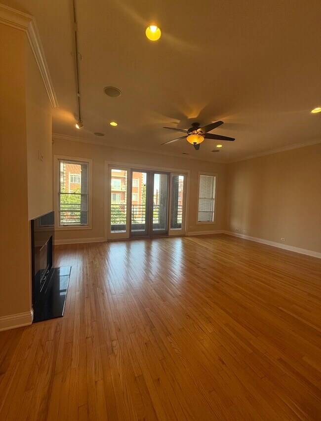 2903 W Irving Park Rd