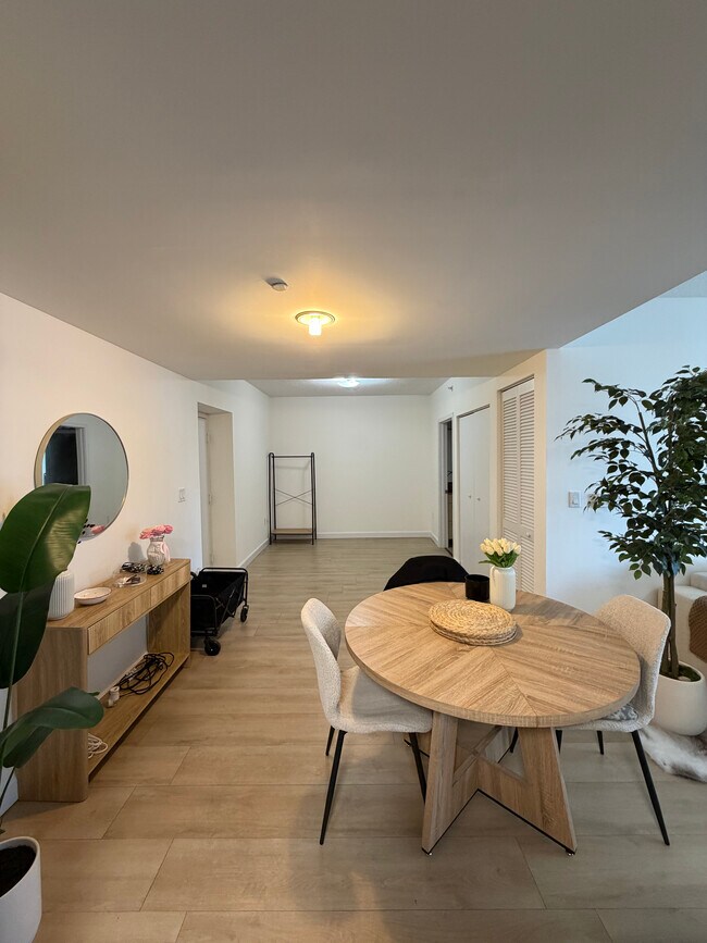 Photo - 615 NE 25th St Unidad B1