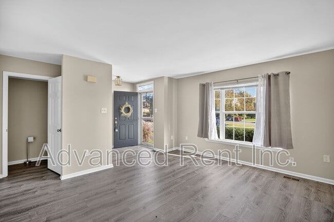 Photo - 339 Overlea Pl