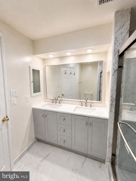 Building Photo - 7717 Lafayette Forest Dr Unit 89