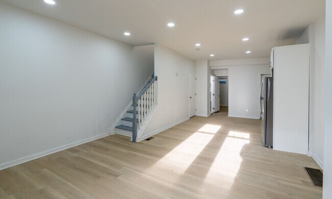 Photo - Newly Rehabbed 4 bedroom 2 full bathrooms ...