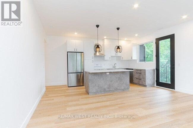 Photo - 63 Lonborough Ave